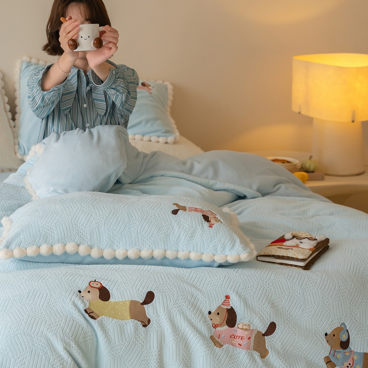 91家纺网 家纺一手货源 找家纺 （总）圆岛家纺 2025新款针织肌理纹雕花立体牛奶绒刺绣四件套