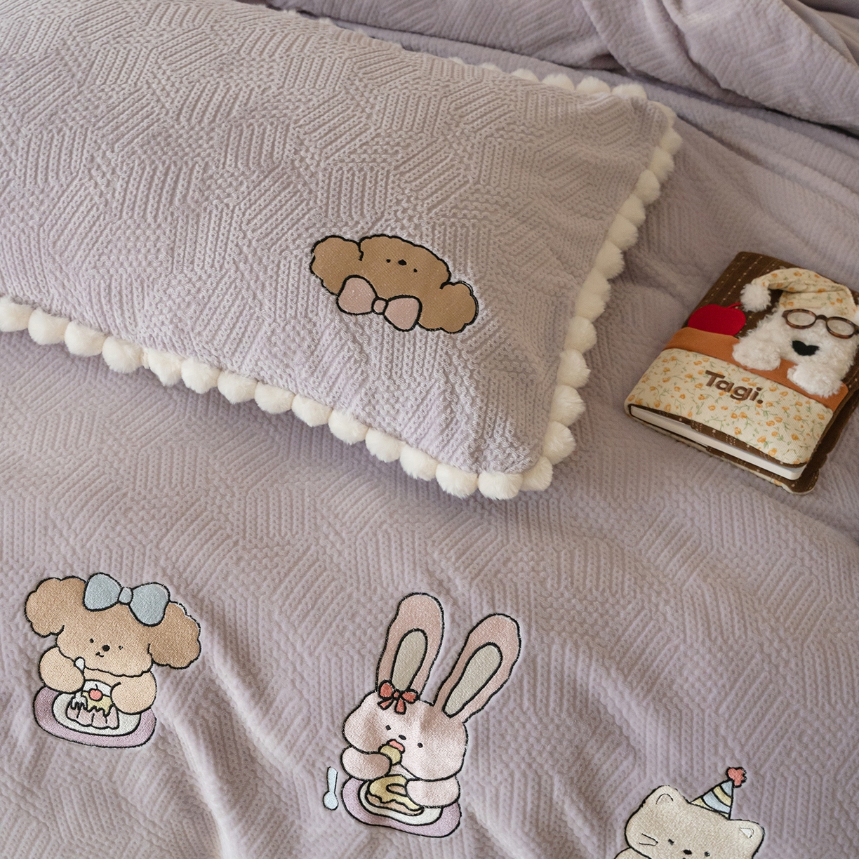 91家纺网 家纺一手货源 找家纺 圆岛家纺 2025新款针织肌理纹雕花立体牛奶绒刺绣四件套 甜品物语