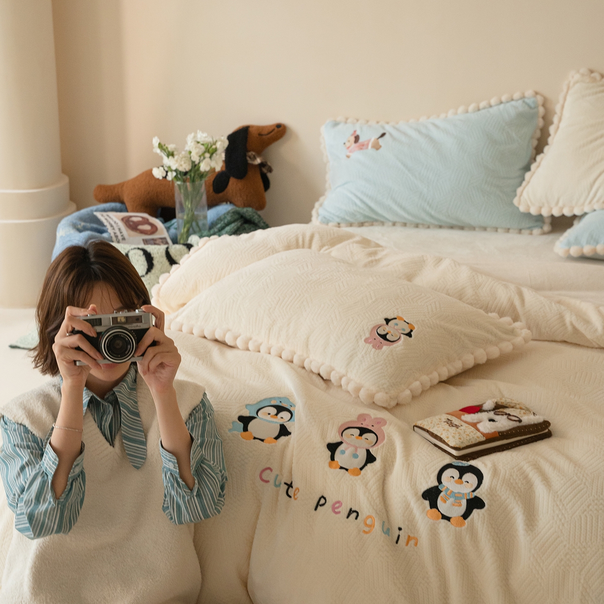 91家纺网 家纺一手货源 找家纺 圆岛家纺 2025新款针织肌理纹雕花立体牛奶绒刺绣四件套 雪地企鹅