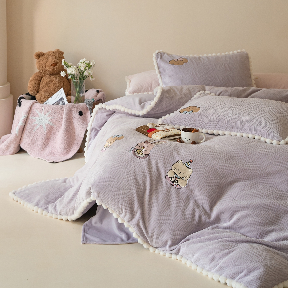 91家纺网 家纺一手货源 找家纺 圆岛家纺 2025新款针织肌理纹雕花立体牛奶绒刺绣四件套 甜品物语