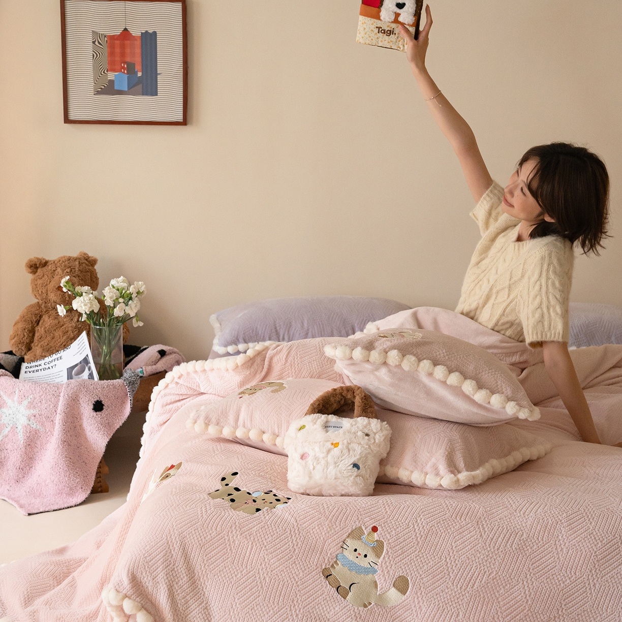 91家纺网 家纺一手货源 找家纺 圆岛家纺 2025新款针织肌理纹雕花立体牛奶绒刺绣四件套 小懒猫