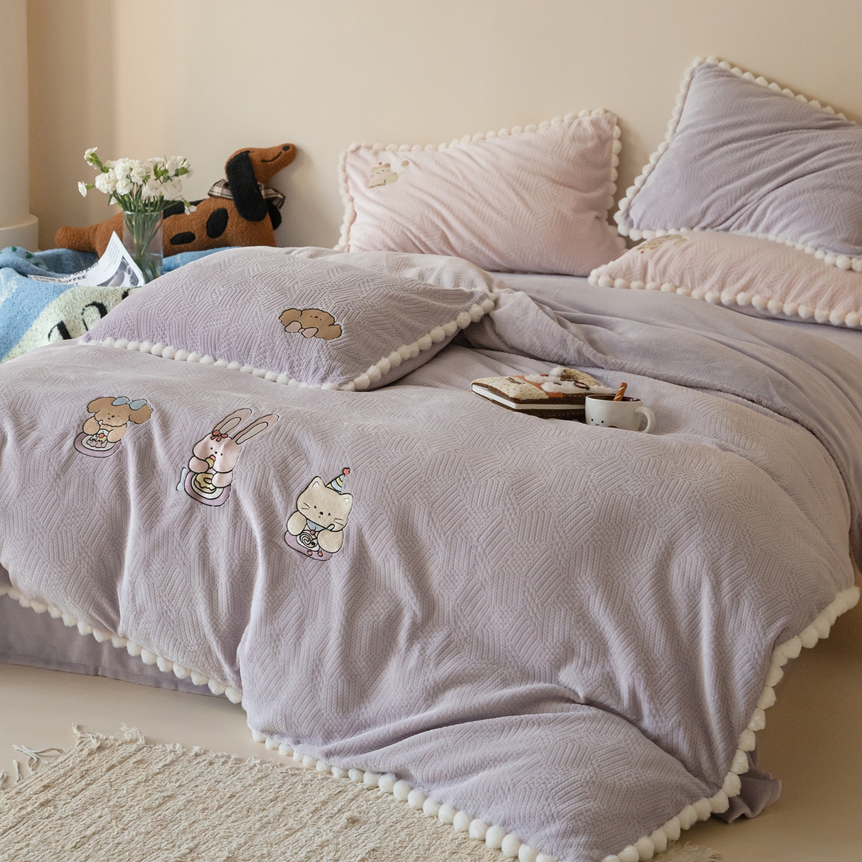 91家纺网 家纺一手货源 找家纺 圆岛家纺 2025新款针织肌理纹雕花立体牛奶绒刺绣四件套 甜品物语