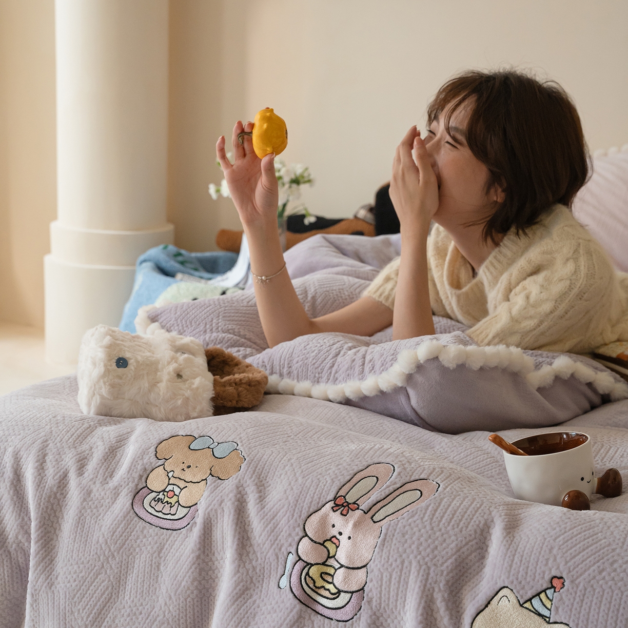 91家纺网 家纺一手货源 找家纺 圆岛家纺 2025新款针织肌理纹雕花立体牛奶绒刺绣四件套 甜品物语