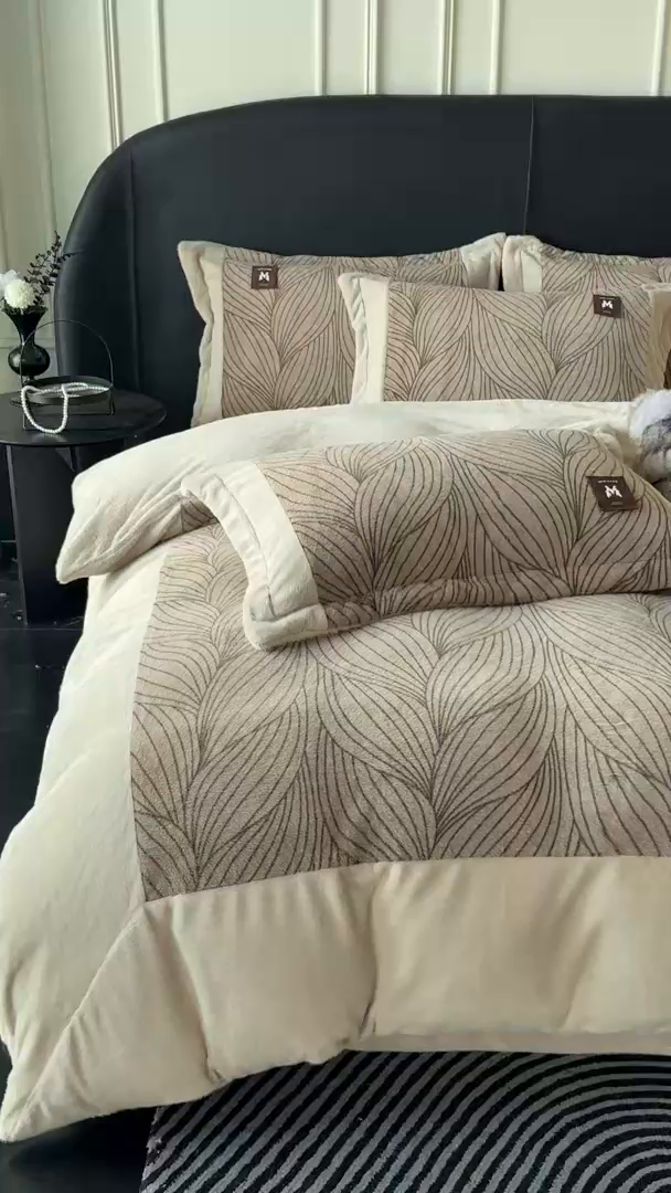 91家纺网 家纺一手货源 找家纺 懒猫家纺 2025新款轻奢拼角欧貂绒系列四件套 简欧-咖