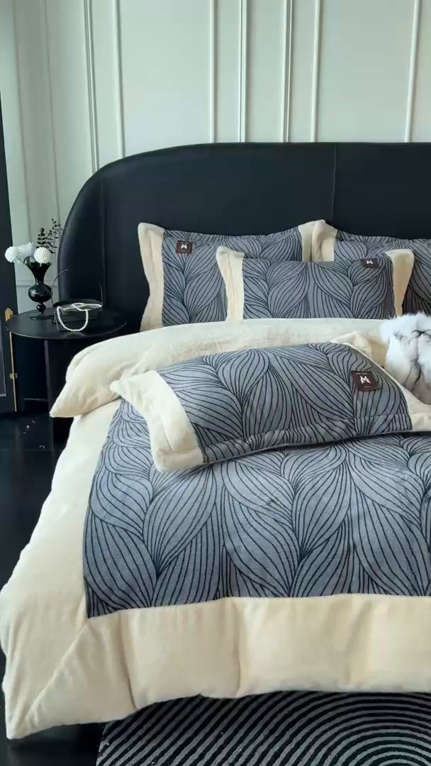 91家纺网 家纺一手货源 找家纺 懒猫家纺 2025新款轻奢拼角欧貂绒系列四件套 简欧-灰