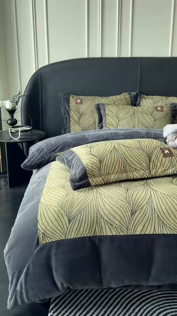 91家纺网 家纺一手货源 找家纺 懒猫家纺 2025新款轻奢拼角欧貂绒系列四件套 简欧-绿