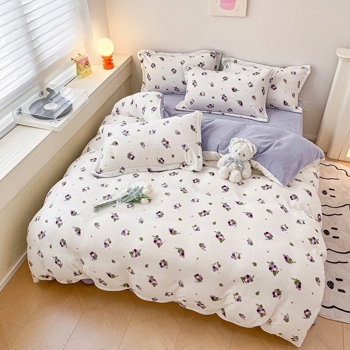 91家纺网 家纺一手货源 找家纺 瑞莱 2025新款A类200克高克重秋冬印花牛奶绒四件套-卡通系列奶油葡萄