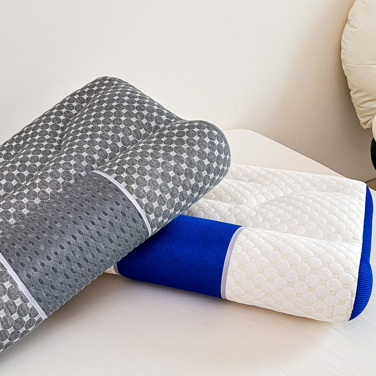 91家纺网 家纺一手货源 找家纺 十仟家纺 2025新款舒适亲肤款牵引枕头枕芯 白色900g