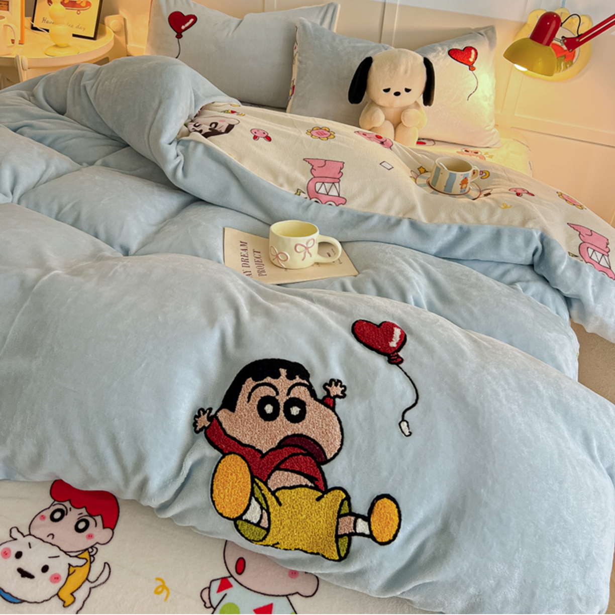子钦家纺 2025新款热款牛奶绒蜡笔小新系列四件套 新款调皮的小新同学天蓝