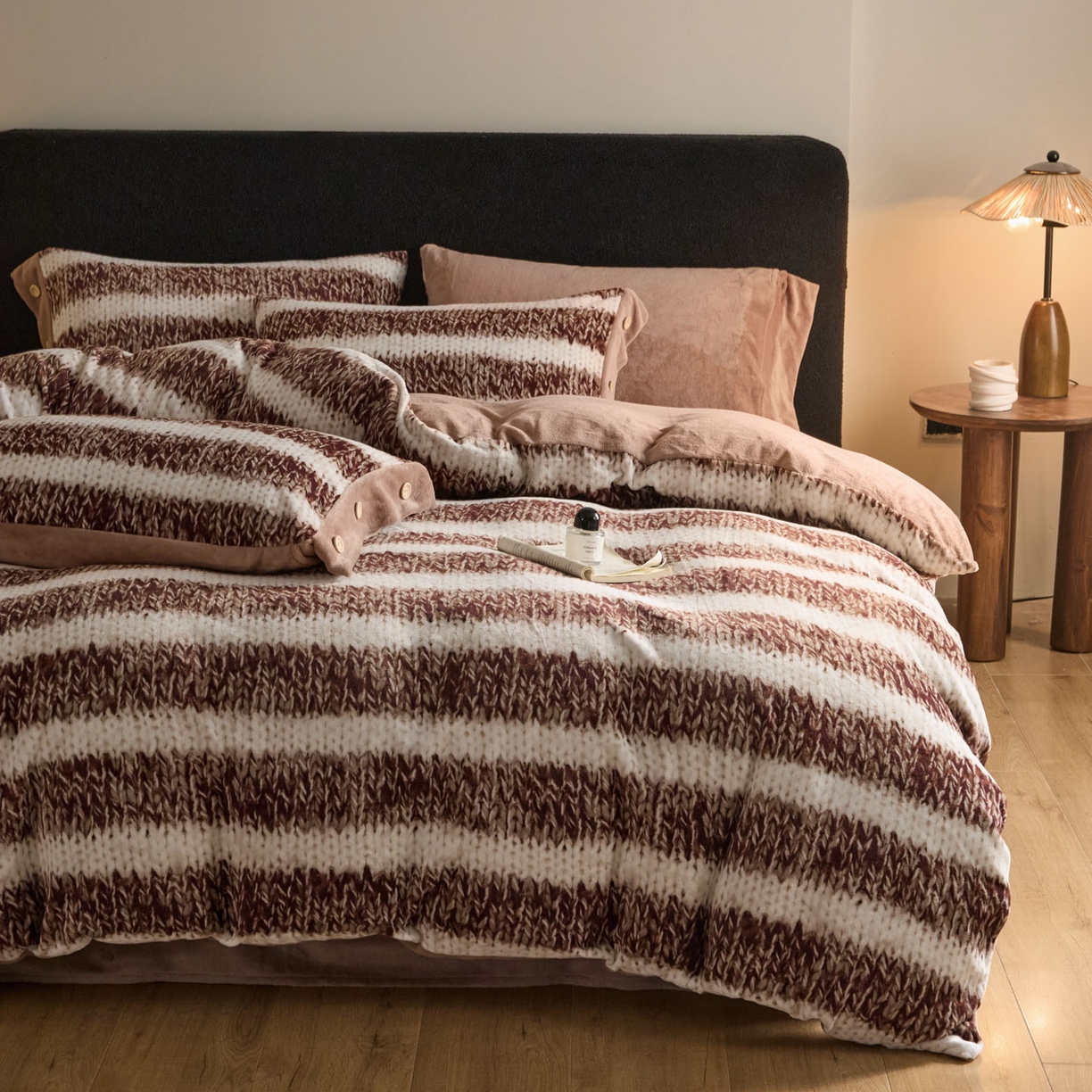 91家纺网 家纺一手货源 找家纺 （总）绒城 2025新款纽扣工艺款230克美丽绒四件套 牛奶绒四件套-美丽