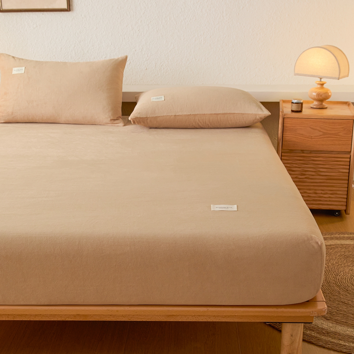 91家纺网 家纺一手货源 找家纺 梵克保罗 2025新款牛奶绒单床笠系列 卡其