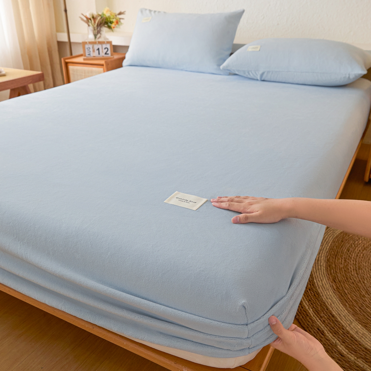 91家纺网 家纺一手货源 找家纺 梵克保罗 2025新款牛奶绒单床笠系列 淡蓝