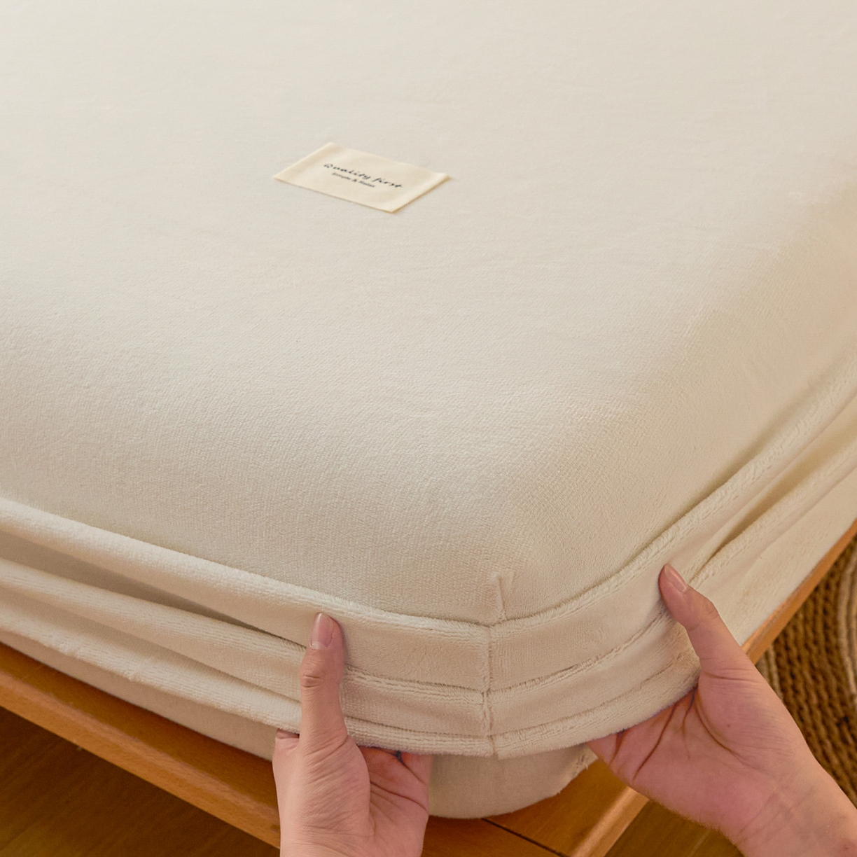 91家纺网 家纺一手货源 找家纺 梵克保罗 2025新款牛奶绒单床笠系列 奶油白