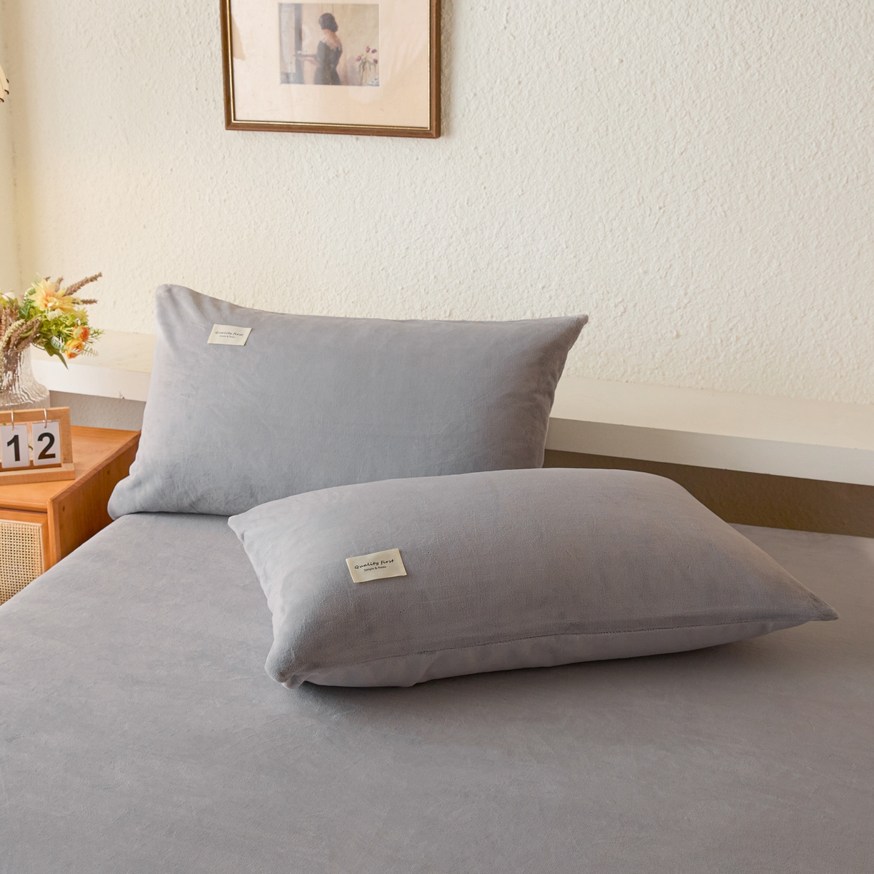 91家纺网 家纺一手货源 找家纺 梵克保罗 2025新款牛奶绒单床笠系列 浅灰