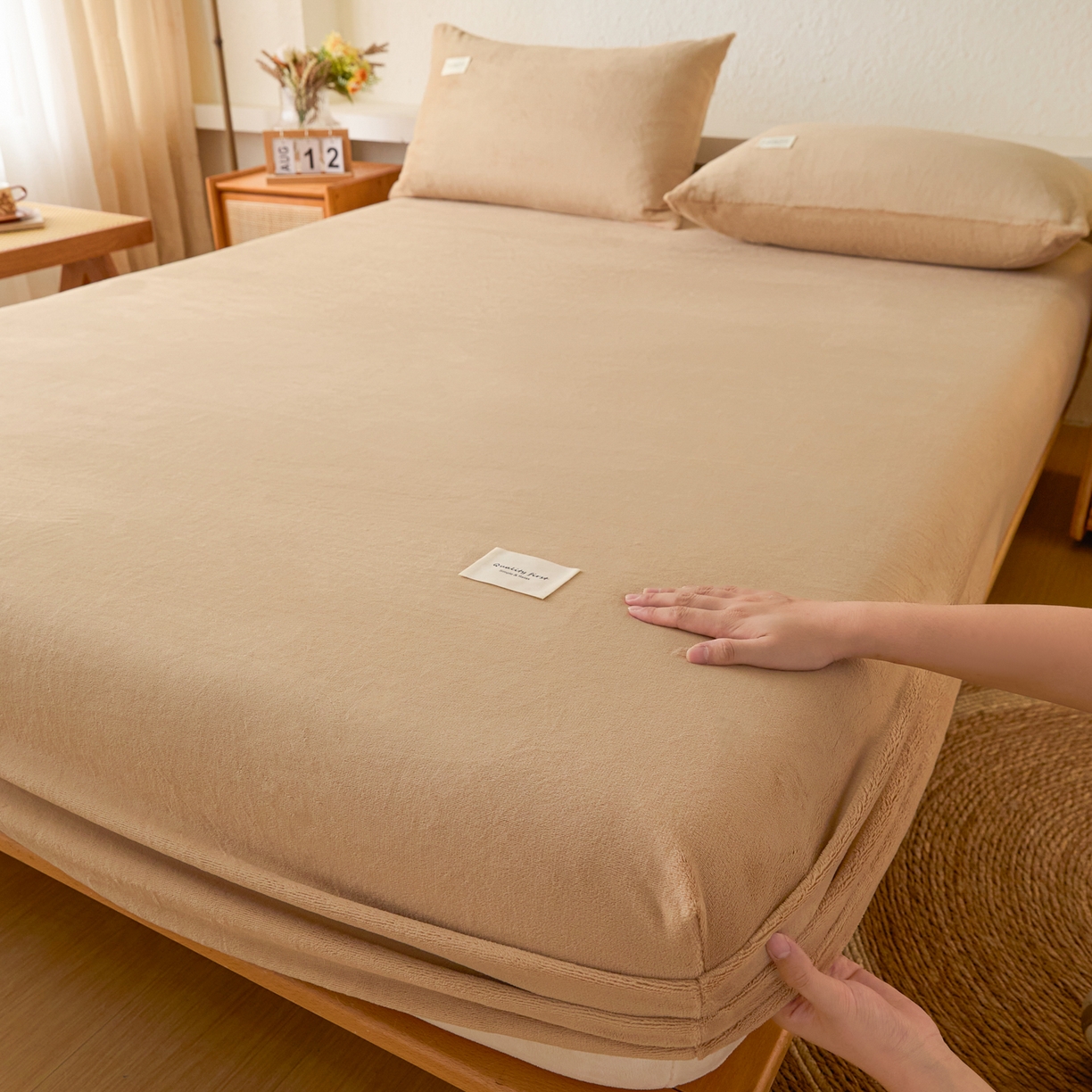 91家纺网 家纺一手货源 找家纺 梵克保罗 2025新款牛奶绒单床笠系列 卡其