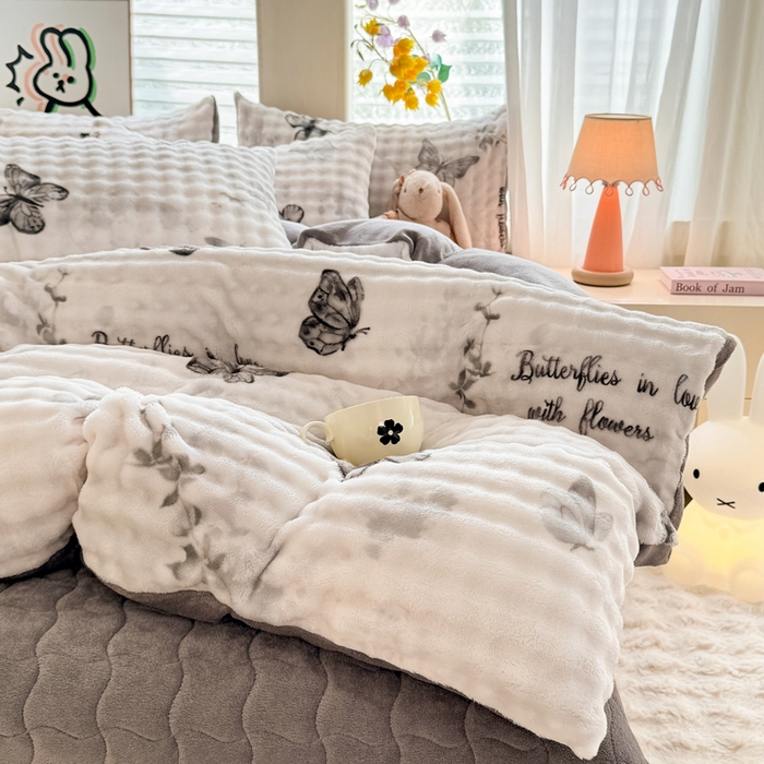 91家纺网 家纺一手货源 找家纺 金盛皇朝家纺 2025新款高克重仿兔毛泡泡牛奶绒床单床盖单件三件四件套 花枝蝶梦