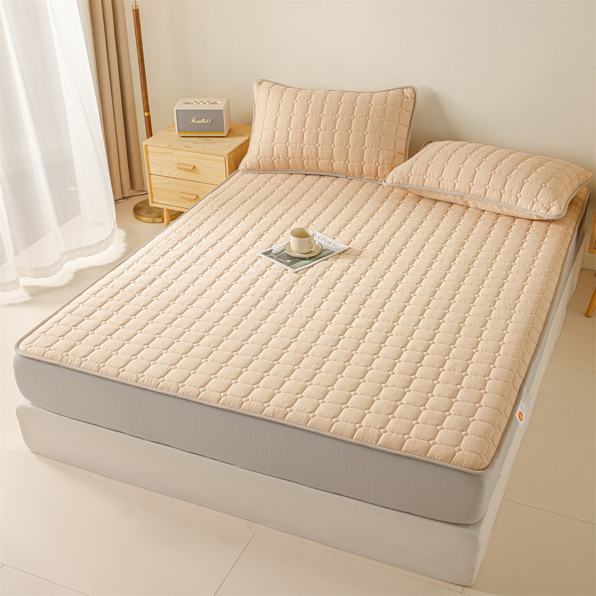 91家纺网 家纺一手货源 找家纺 2025新款全棉牛奶绒双面款夹棉床笠 奶茶咖