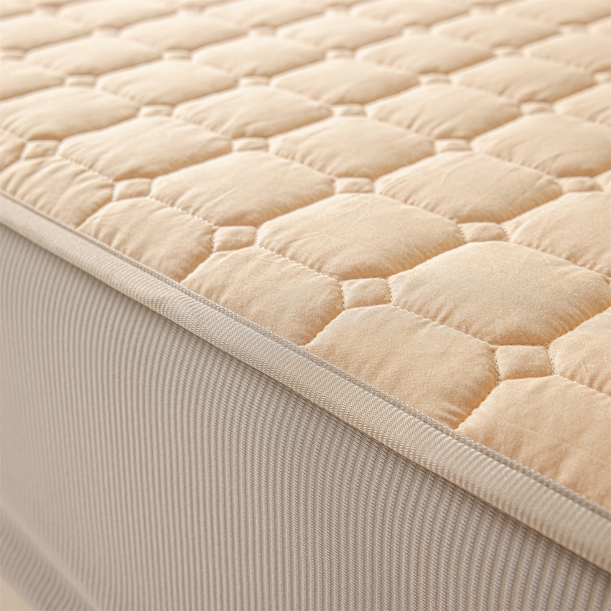 91家纺网 家纺一手货源 找家纺 2025新款全棉牛奶绒双面款夹棉床笠 奶茶咖