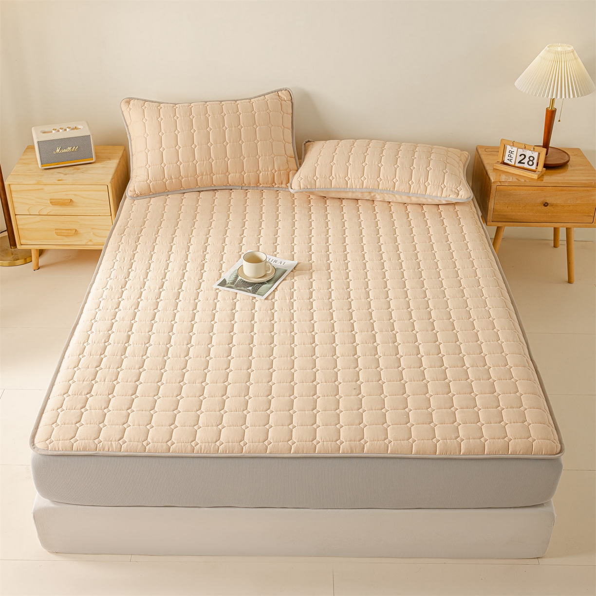 91家纺网 家纺一手货源 找家纺 2025新款全棉牛奶绒双面款夹棉床笠 奶茶咖