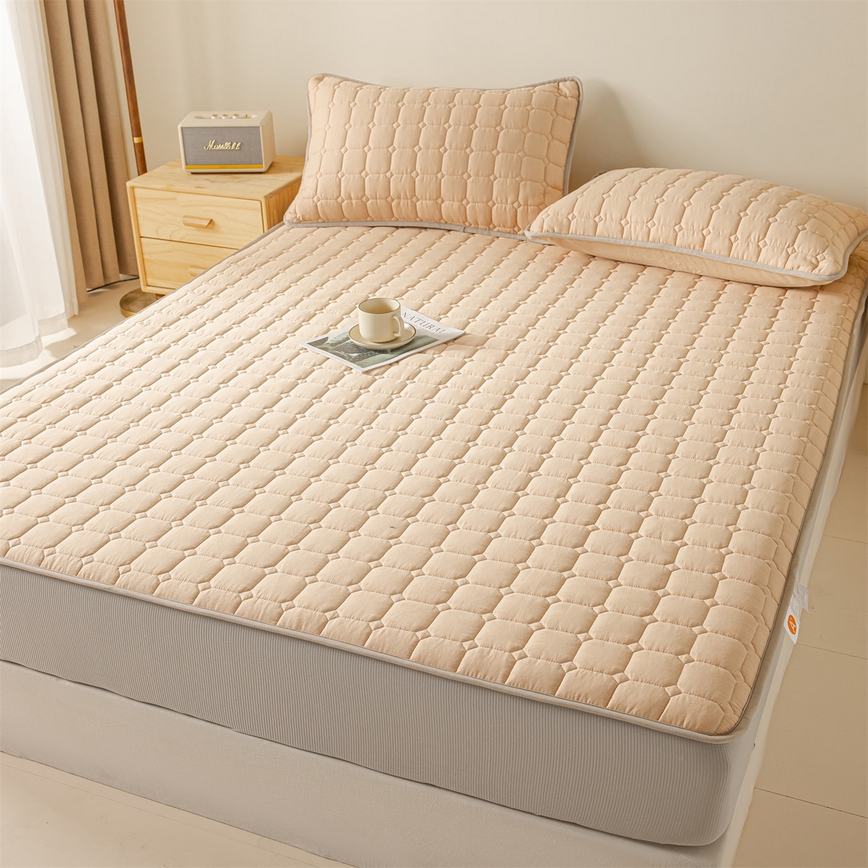 91家纺网 家纺一手货源 找家纺 2025新款全棉牛奶绒双面款夹棉床笠 奶茶咖