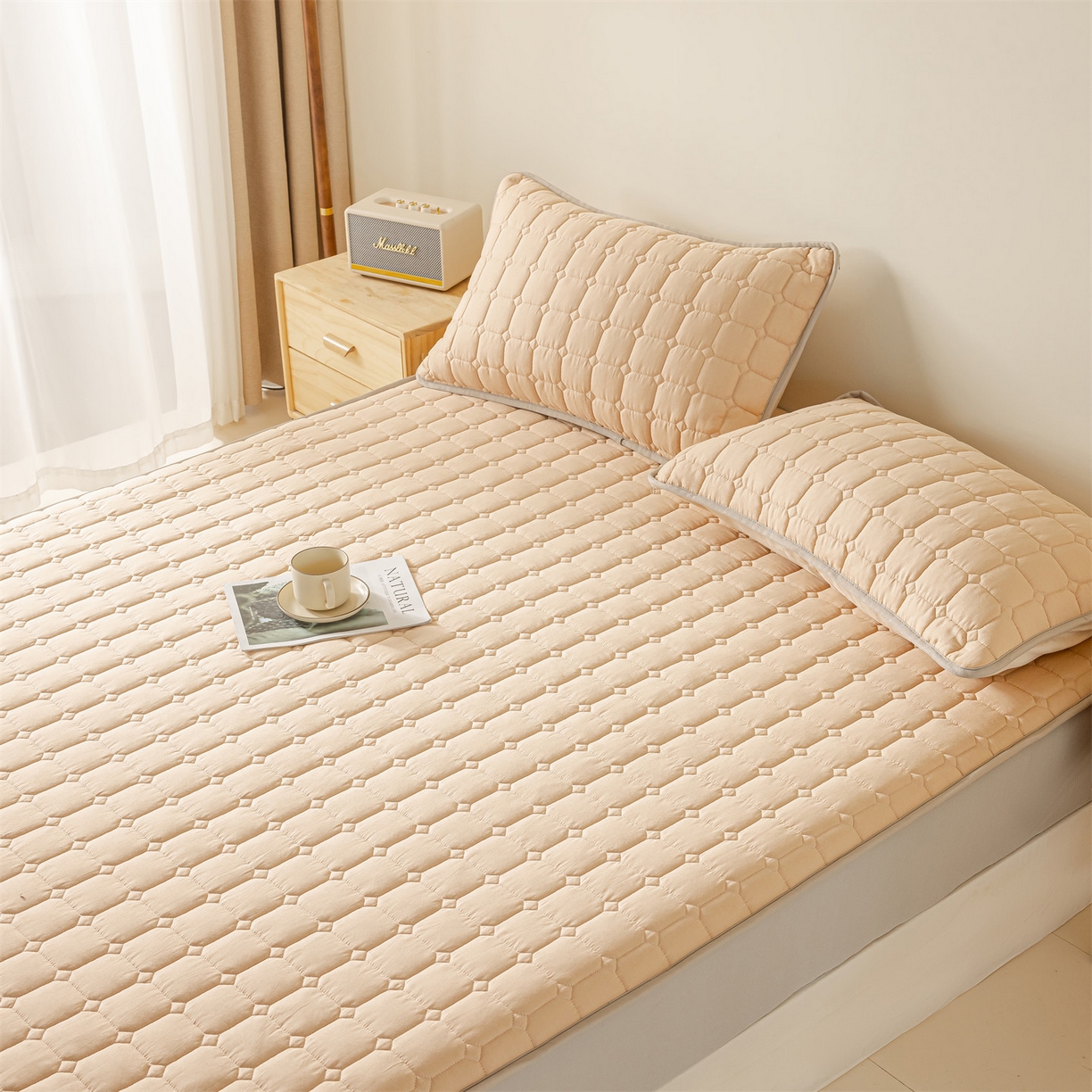 91家纺网 家纺一手货源 找家纺 2025新款全棉牛奶绒双面款夹棉床笠 奶茶咖