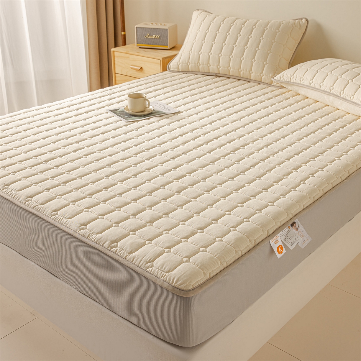 91家纺网 家纺一手货源 找家纺 2025新款全棉牛奶绒双面款夹棉床笠 奶油白