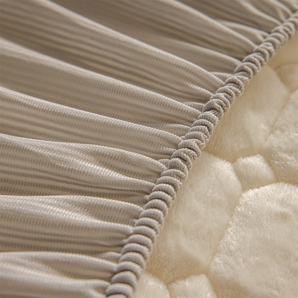 91家纺网 家纺一手货源 找家纺 2025新款全棉牛奶绒双面款夹棉床笠 奶油白