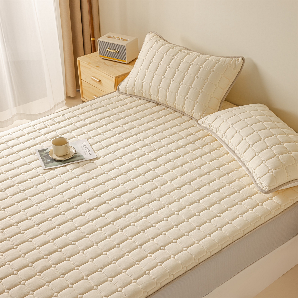 91家纺网 家纺一手货源 找家纺 2025新款全棉牛奶绒双面款夹棉床笠 奶油白