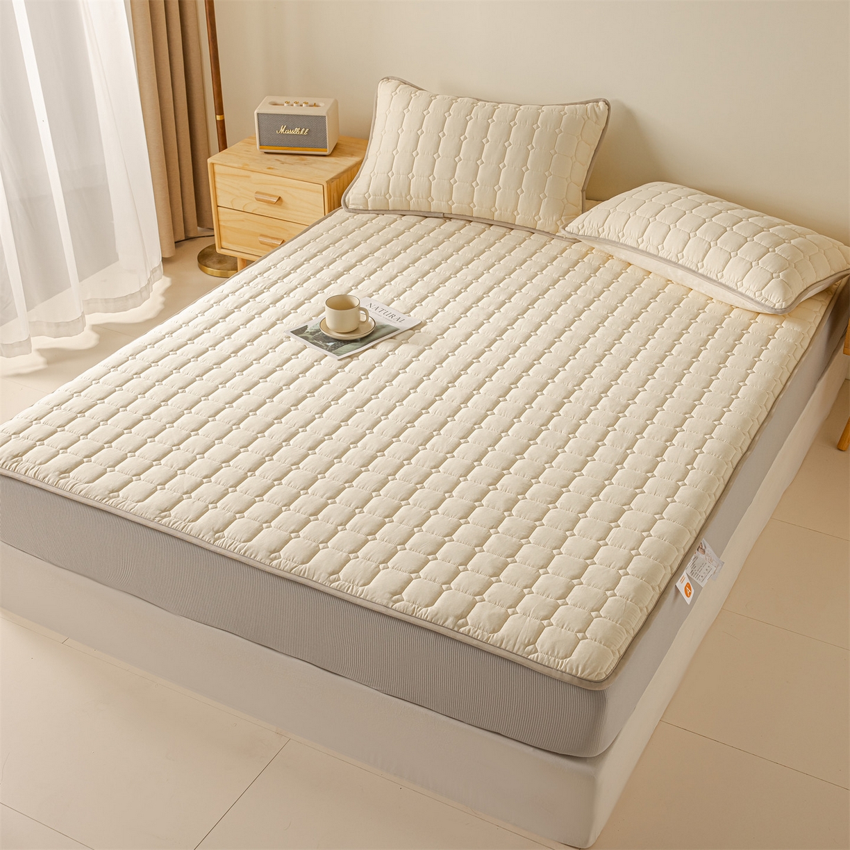 91家纺网 家纺一手货源 找家纺 2025新款全棉牛奶绒双面款夹棉床笠 奶油白