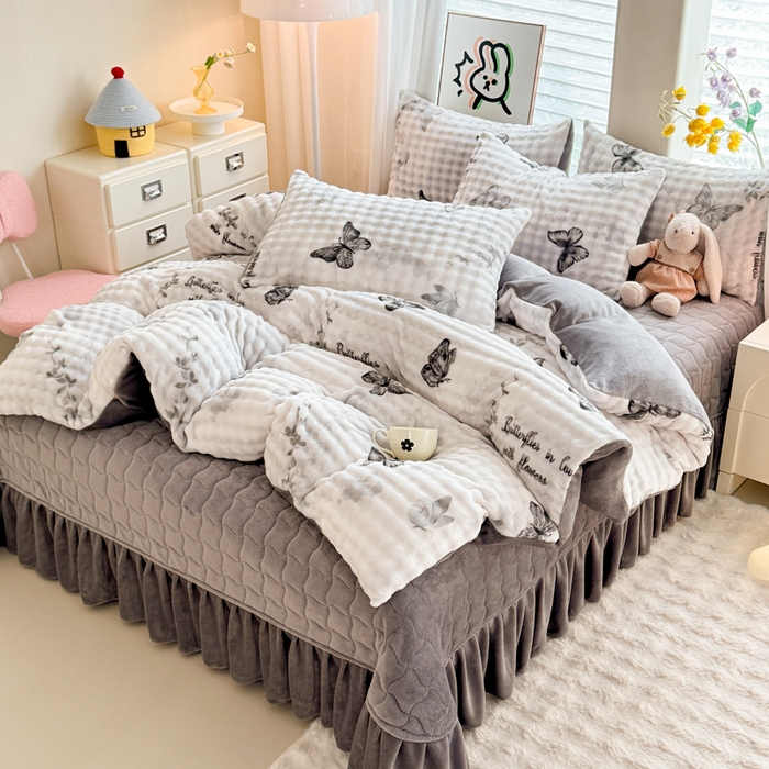 91家纺网 家纺一手货源 找家纺 金盛皇朝家纺 2025新款高克重仿兔毛泡泡牛奶绒床单床盖单件三件四件套 花枝蝶梦