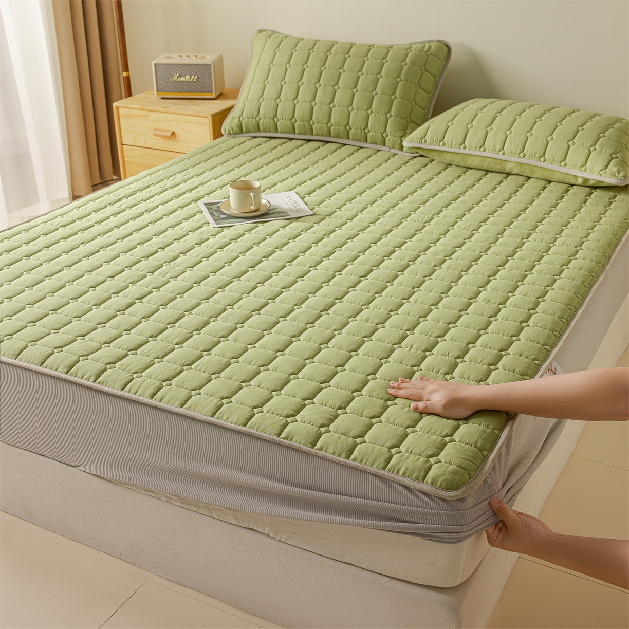 91家纺网 家纺一手货源 找家纺 2025新款全棉牛奶绒双面款夹棉床笠 牛油果绿