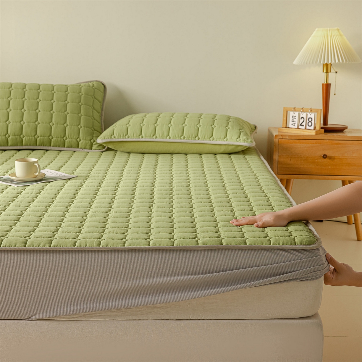 91家纺网 家纺一手货源 找家纺 2025新款全棉牛奶绒双面款夹棉床笠 牛油果绿