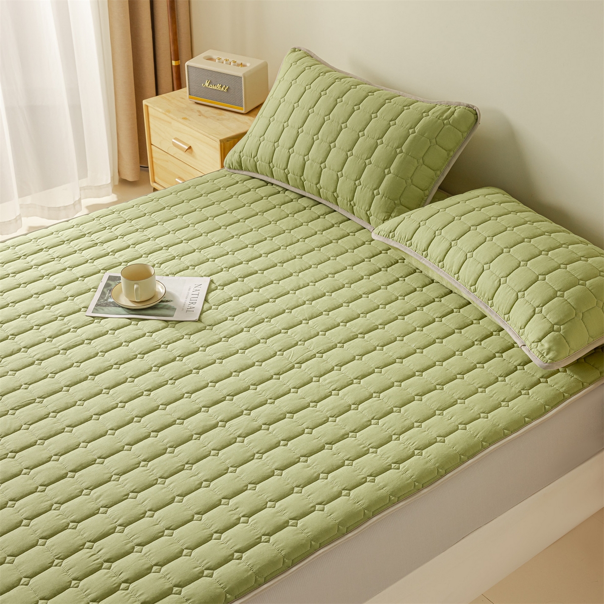 91家纺网 家纺一手货源 找家纺 2025新款全棉牛奶绒双面款夹棉床笠 牛油果绿