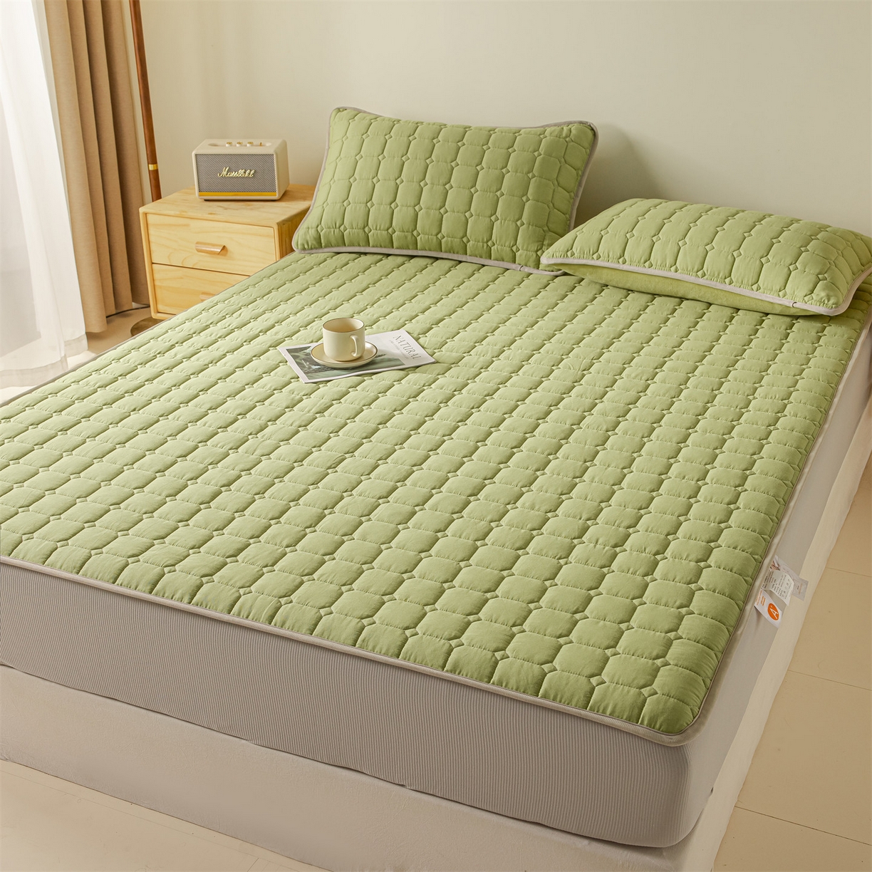 91家纺网 家纺一手货源 找家纺 2025新款全棉牛奶绒双面款夹棉床笠 牛油果绿