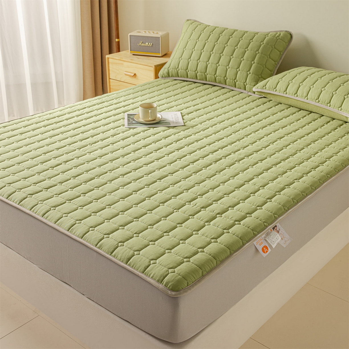 91家纺网 家纺一手货源 找家纺 2025新款全棉牛奶绒双面款夹棉床笠 牛油果绿