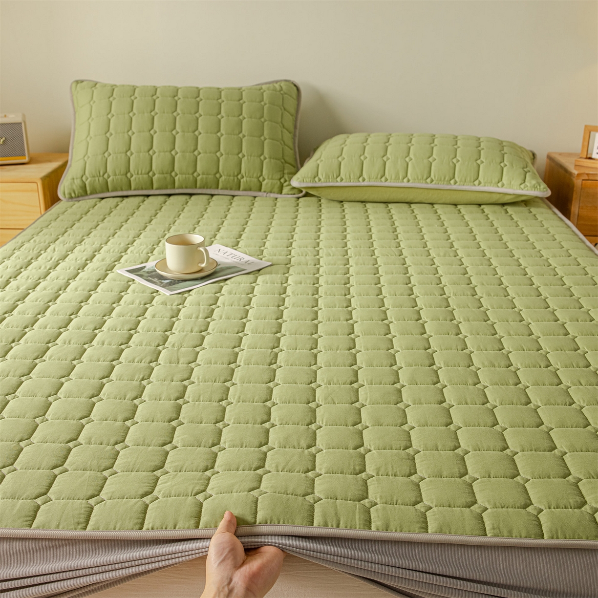 91家纺网 家纺一手货源 找家纺 2025新款全棉牛奶绒双面款夹棉床笠 牛油果绿