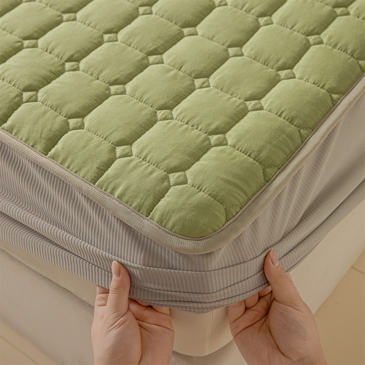 91家纺网 家纺一手货源 找家纺 2025新款全棉牛奶绒双面款夹棉床笠 牛油果绿