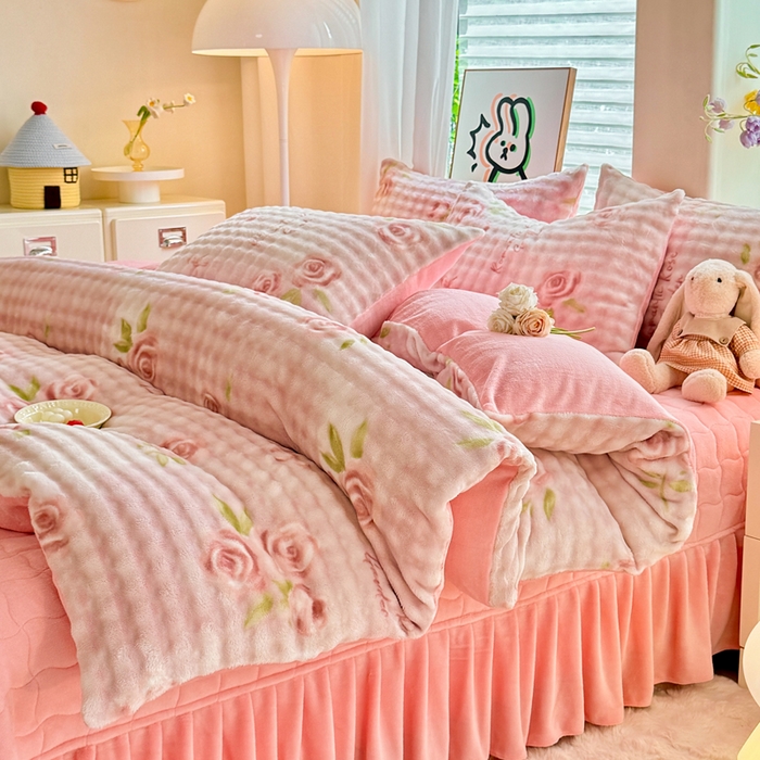 91家纺网 家纺一手货源 找家纺 金盛皇朝家纺 2025新款高克重仿兔毛泡泡牛奶绒床单床盖单件三件四件套 花辰月夕