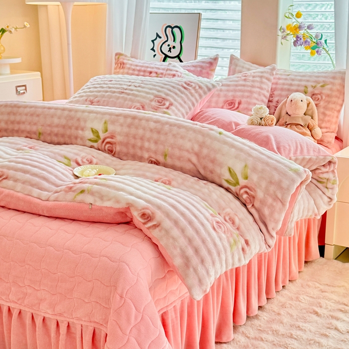 91家纺网 家纺一手货源 找家纺 金盛皇朝家纺 2025新款高克重仿兔毛泡泡牛奶绒床单床盖单件三件四件套 花辰月夕