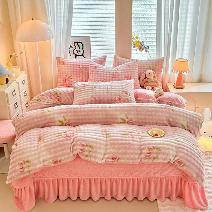 91家纺网 家纺一手货源 找家纺 金盛皇朝家纺 2025新款高克重仿兔毛泡泡牛奶绒床单床盖单件三件四件套 花辰月夕