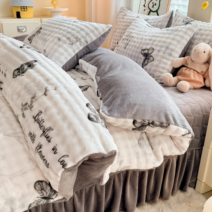 91家纺网 家纺一手货源 找家纺 金盛皇朝家纺 2025新款高克重仿兔毛泡泡牛奶绒床单床盖单件三件四件套 花枝蝶梦