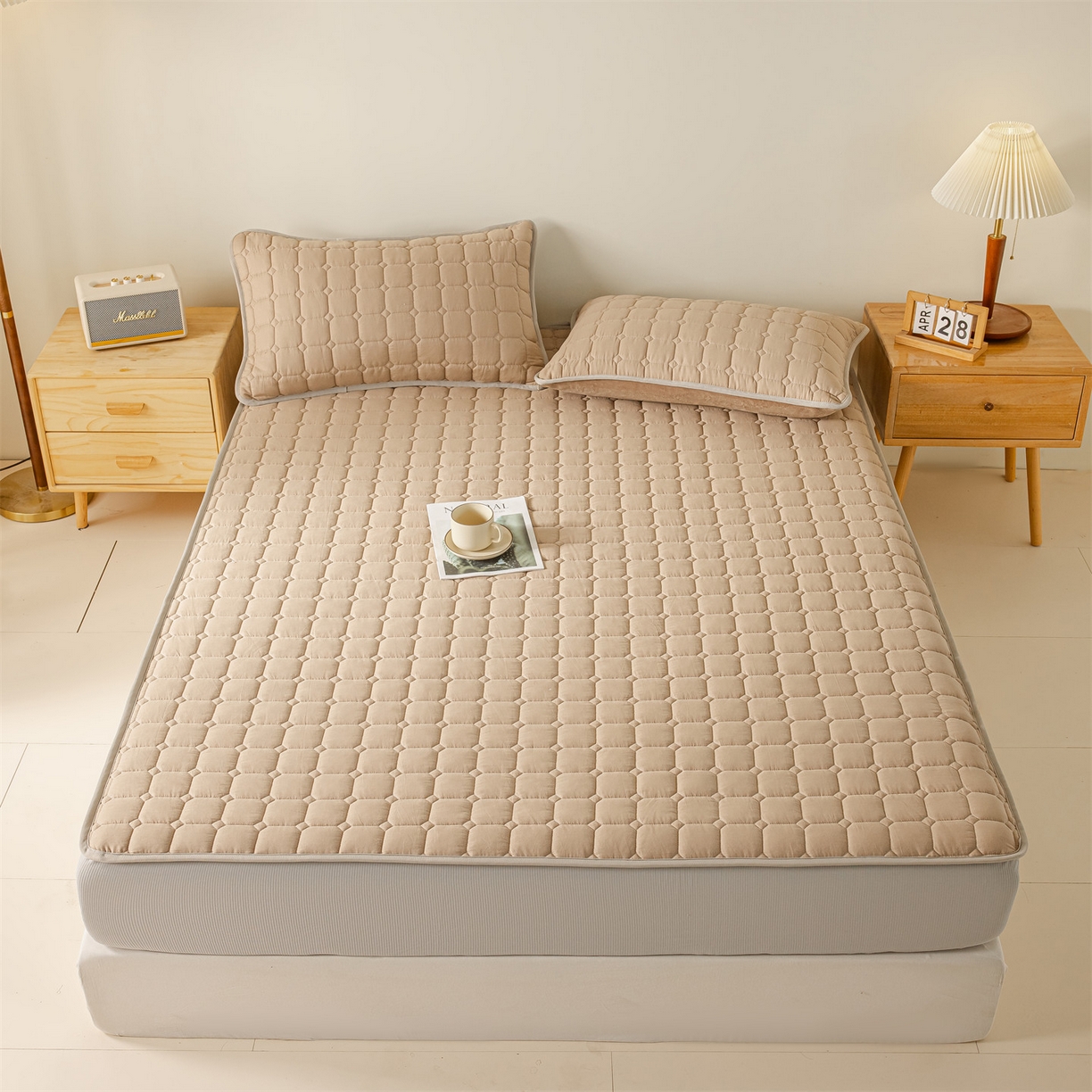 91家纺网 家纺一手货源 找家纺 2025新款全棉牛奶绒双面款夹棉床笠 深咖