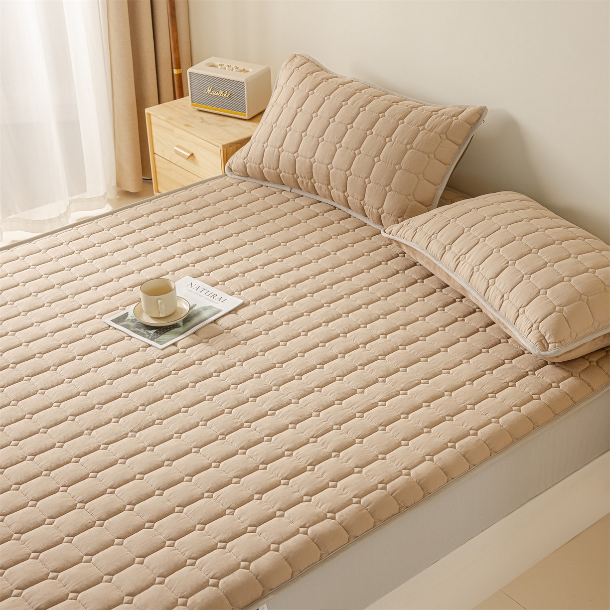 91家纺网 家纺一手货源 找家纺 2025新款全棉牛奶绒双面款夹棉床笠 深咖