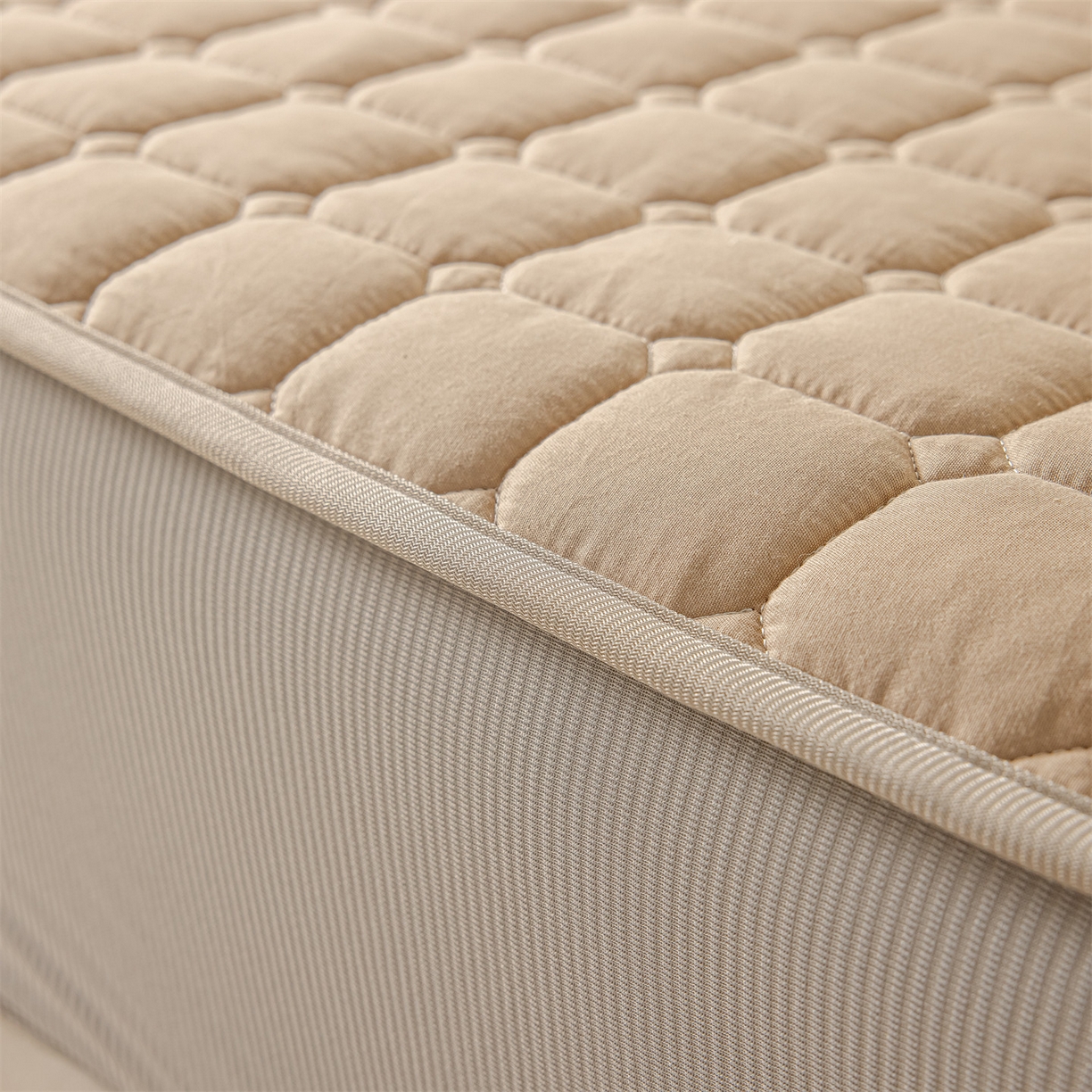 91家纺网 家纺一手货源 找家纺 2025新款全棉牛奶绒双面款夹棉床笠 深咖