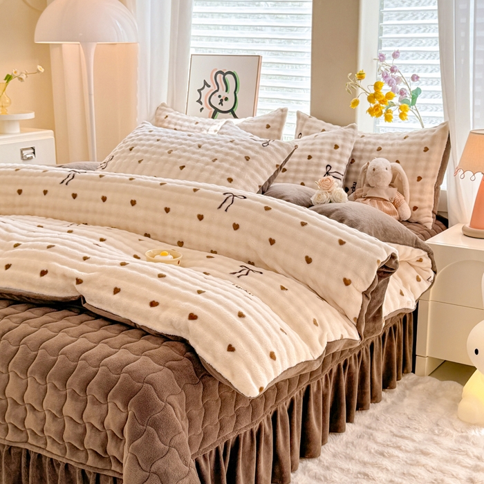 91家纺网 家纺一手货源 找家纺 金盛皇朝家纺 2025新款高克重仿兔毛泡泡牛奶绒床单床盖单件三件四件套 萌心点点