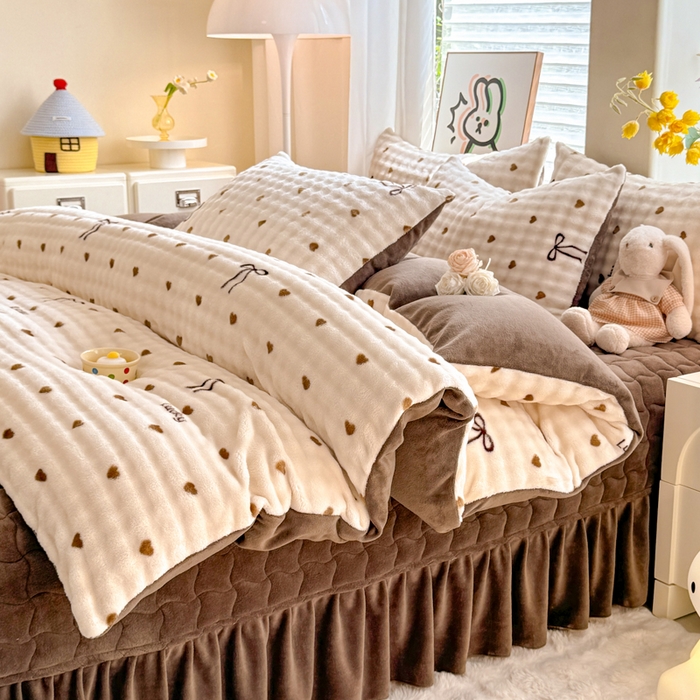 91家纺网 家纺一手货源 找家纺 金盛皇朝家纺 2025新款高克重仿兔毛泡泡牛奶绒床单床盖单件三件四件套 萌心点点