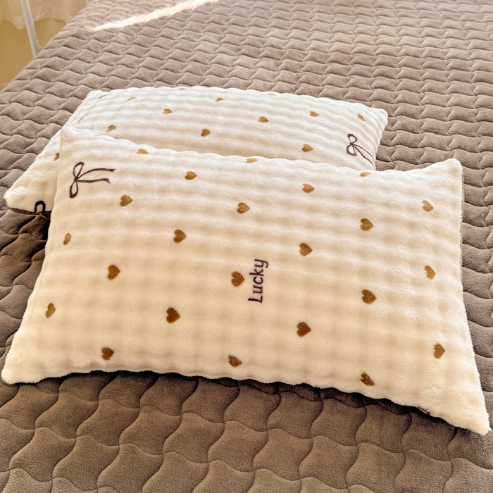 91家纺网 家纺一手货源 找家纺 金盛皇朝家纺 2025新款高克重仿兔毛泡泡牛奶绒床单床盖单件三件四件套 萌心点点