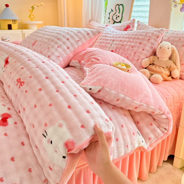 91家纺网 家纺一手货源 找家纺 金盛皇朝家纺 2025新款高克重仿兔毛泡泡牛奶绒床单床盖单件三件四件套 奶绒猫语