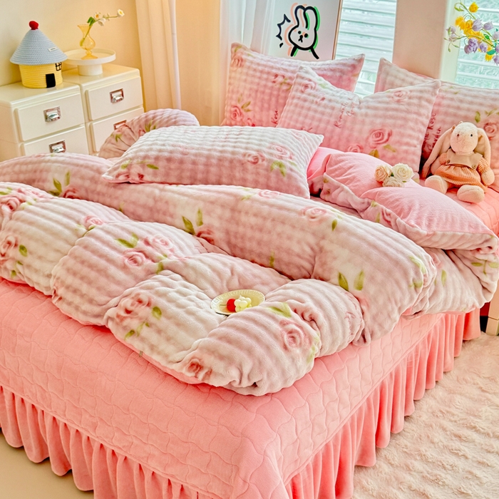 91家纺网 家纺一手货源 找家纺 金盛皇朝家纺 2025新款高克重仿兔毛泡泡牛奶绒床单床盖单件三件四件套 花辰月夕