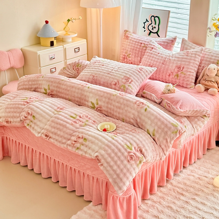 91家纺网 家纺一手货源 找家纺 金盛皇朝家纺 2025新款高克重仿兔毛泡泡牛奶绒床单床盖单件三件四件套 花辰月夕